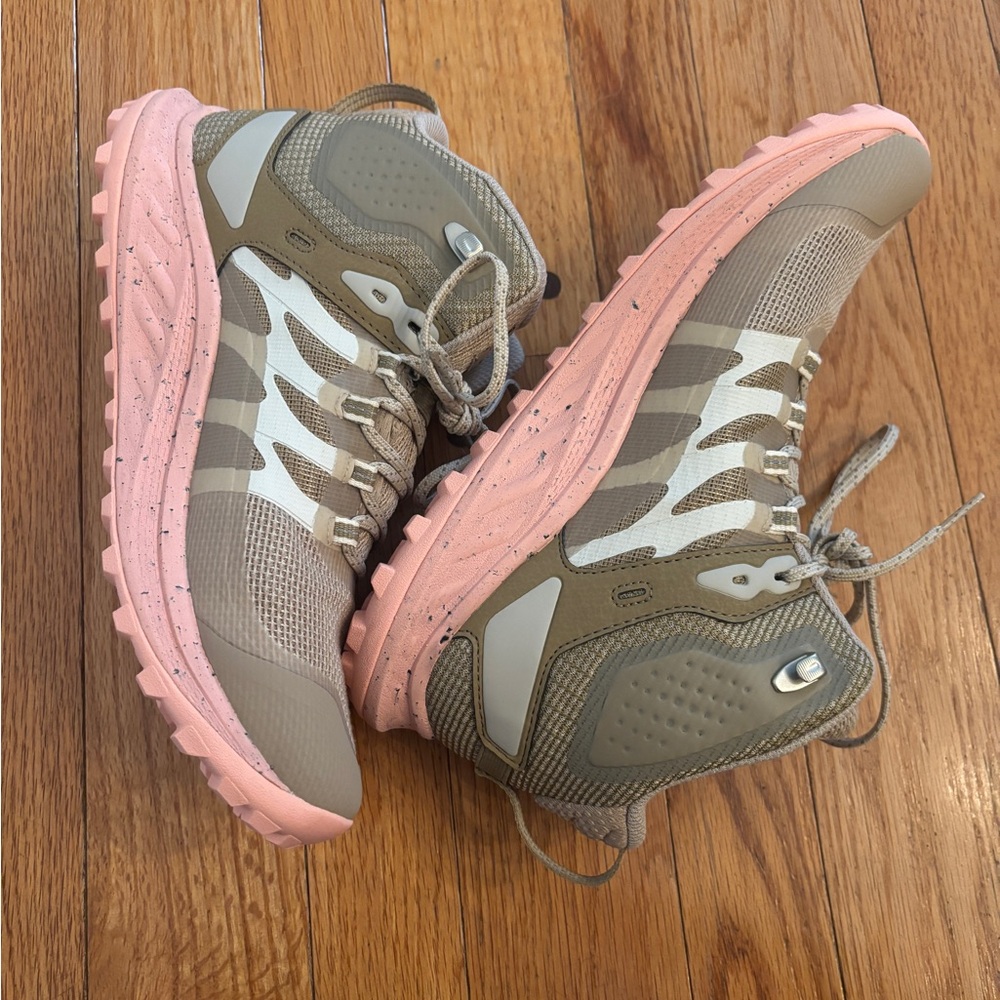 Merrell Antora 3 new unused Women's Pink and Tan Hiking Shoes/boots size 10